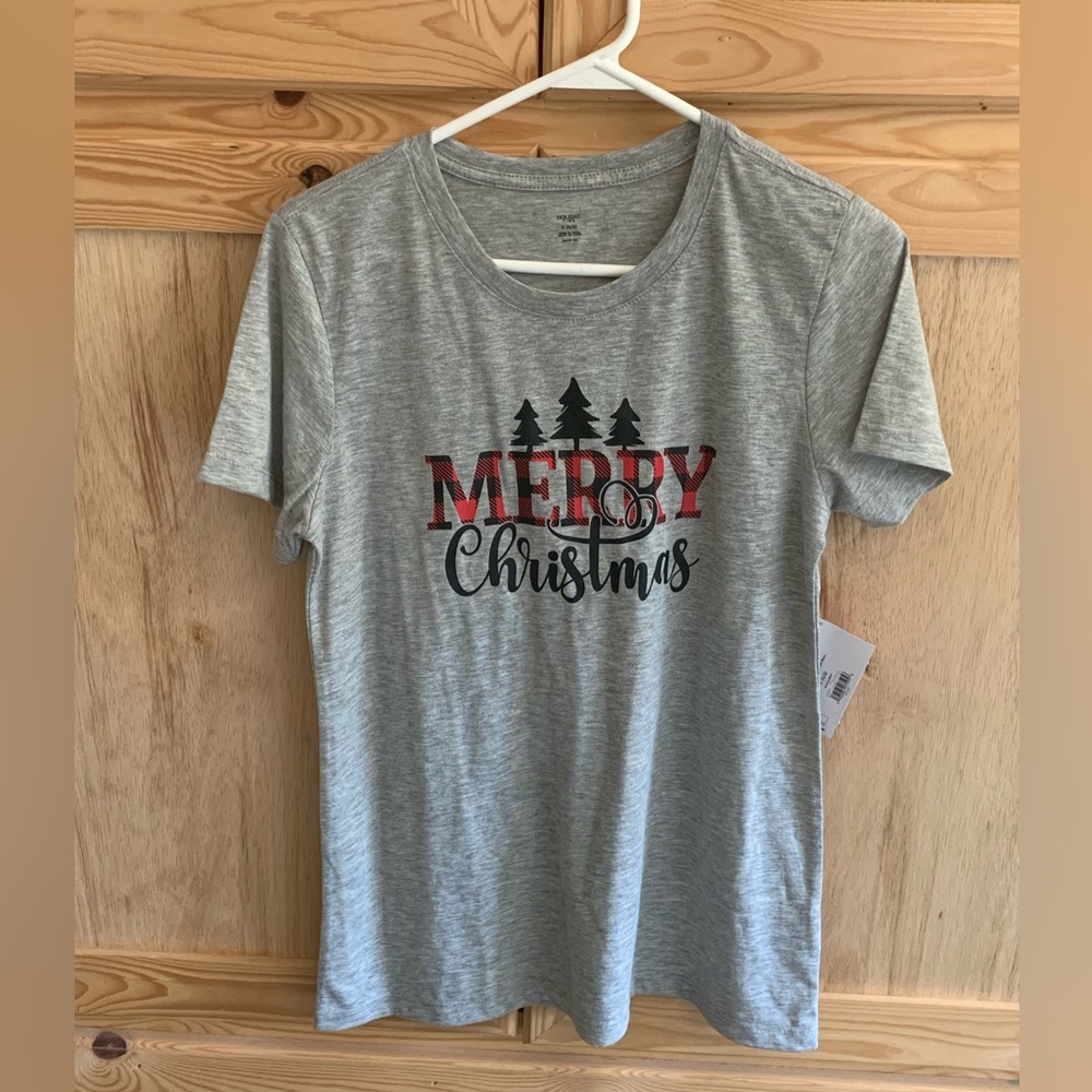 Holiday Time NWT gray “Merry Christmas” Graphic tee shirt size S 4/6
